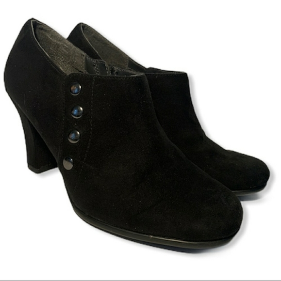 AEROSOLES Shoes - Aerosoles Black Chunky Heel Booties